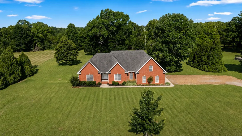 1725 N Lovvorn Road Christiana TN 37037
