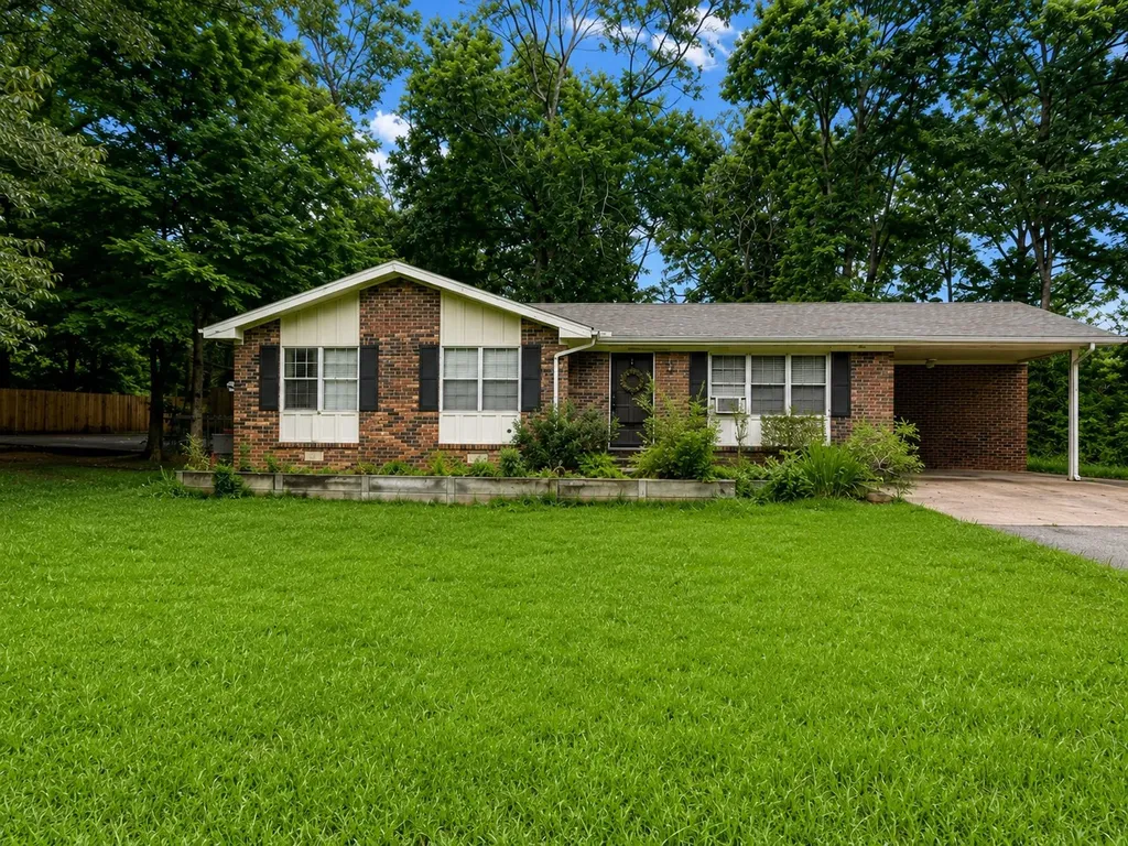 655 E End Drive Savannah TN 38372