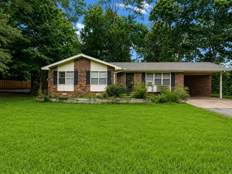 655 E End Drive Savannah TN 38372