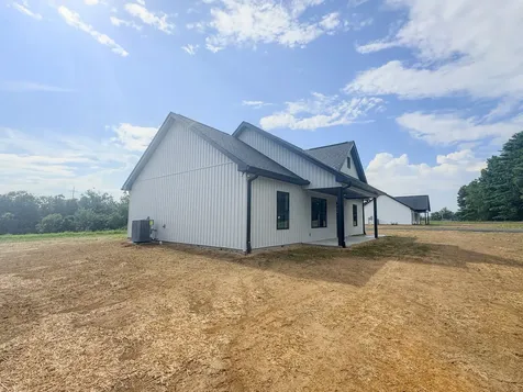 4677 Scottsville Road Lafayette TN 37083