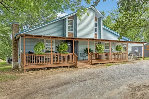 38 N Old Military Road Summertown TN 38483