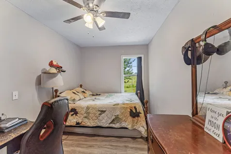 38 N Old Military Road Summertown TN 38483