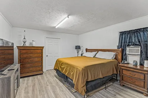38 N Old Military Road Summertown TN 38483