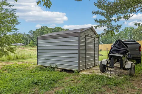 38 N Old Military Road Summertown TN 38483