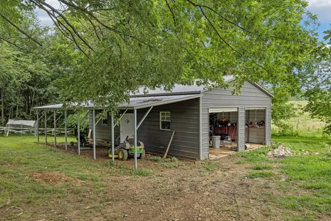 38 N Old Military Road Summertown TN 38483