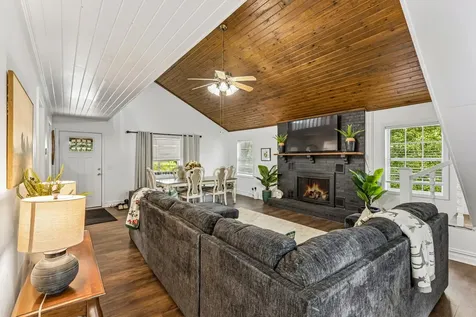 38 N Old Military Road Summertown TN 38483