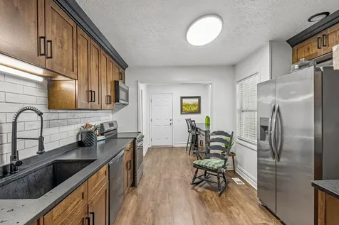 38 N Old Military Road Summertown TN 38483