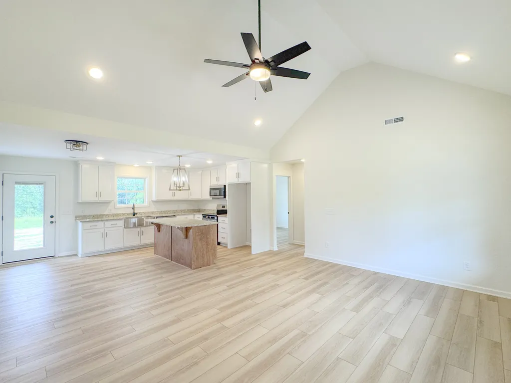 4649 Scottsville Road Lafayette TN 37083