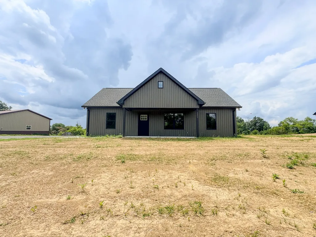 4649 Scottsville Road Lafayette TN 37083