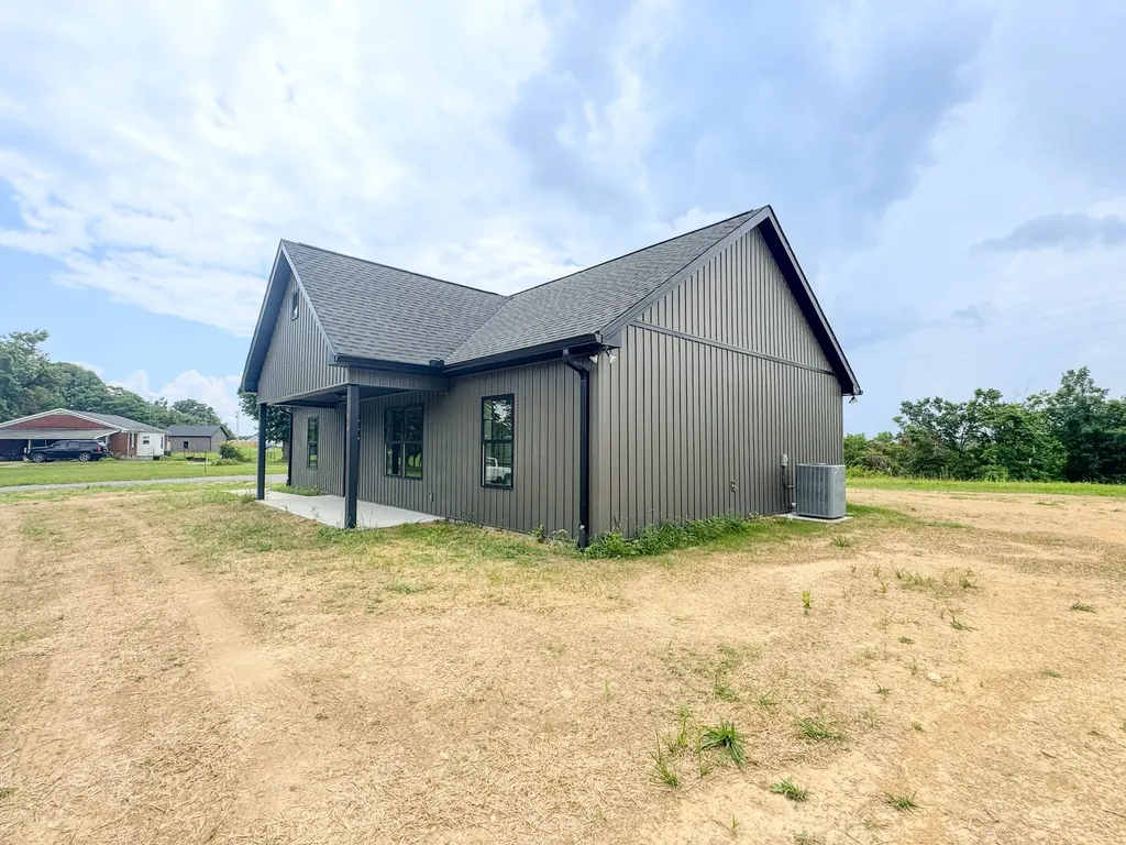 4649 Scottsville Road Lafayette TN 37083