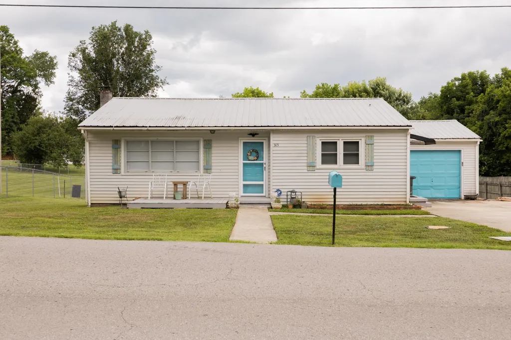 305 W Bronson Street Sparta TN 38583