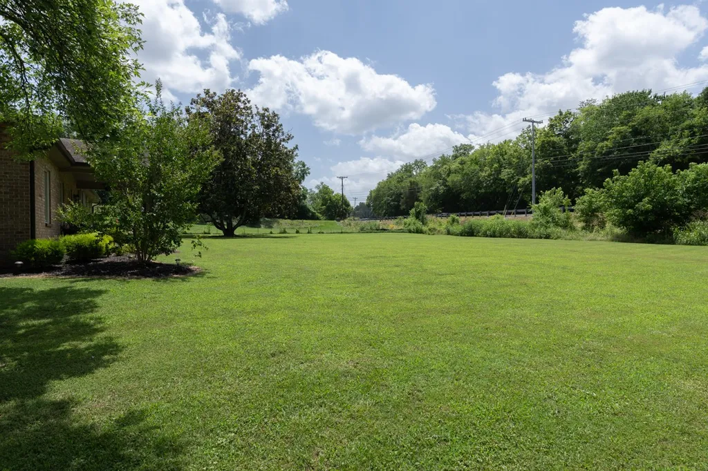 830 New Shackle Island Road Hendersonville TN 37075