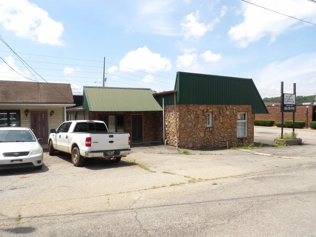 106 East Main Street Waverly TN 37185