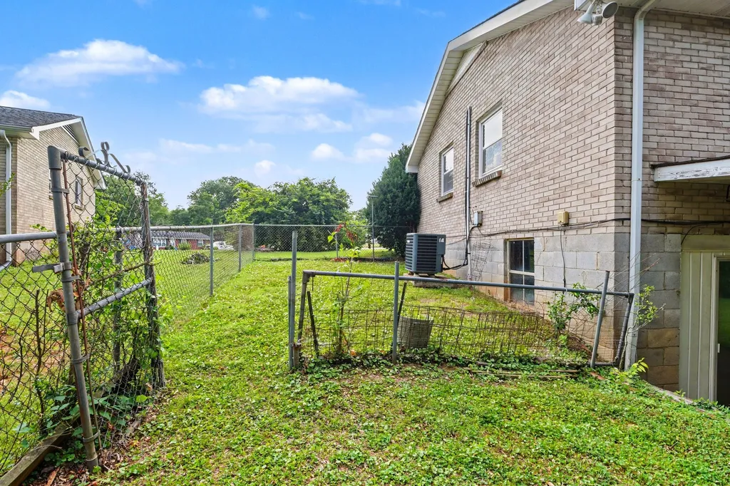 453 Gary Hills Drive Clarksville TN 37043