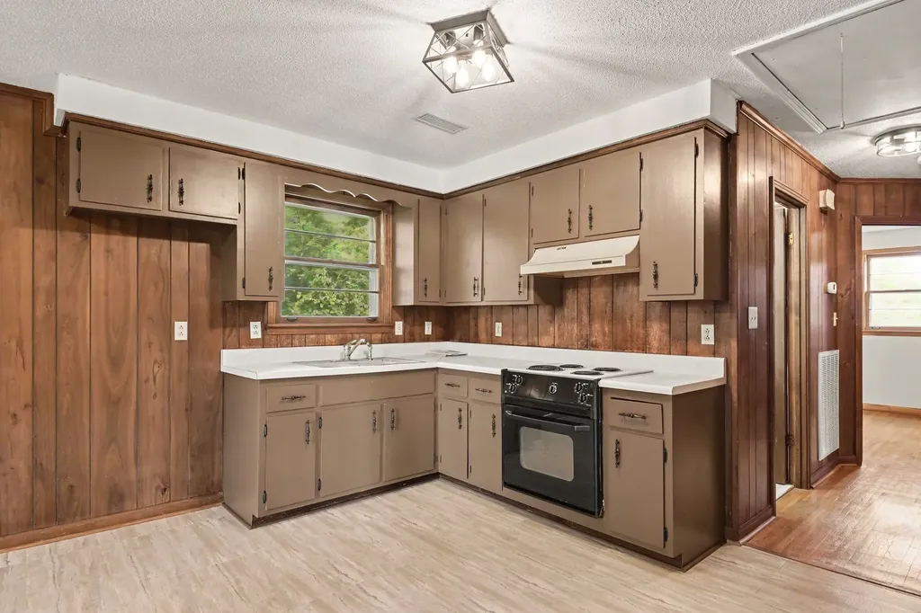 453 Gary Hills Drive Clarksville TN 37043