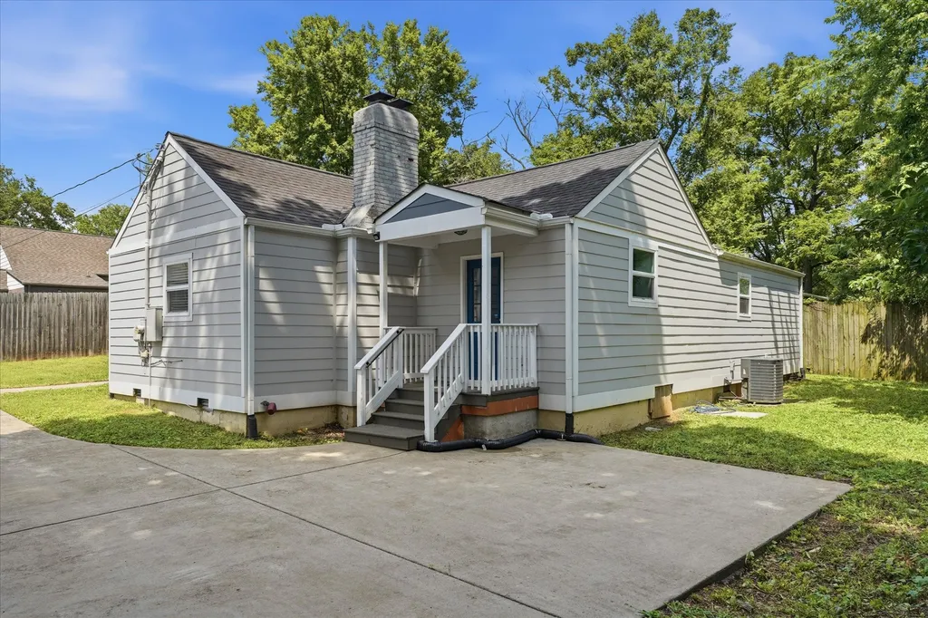 2706B Brunswick Drive Nashville TN 37207