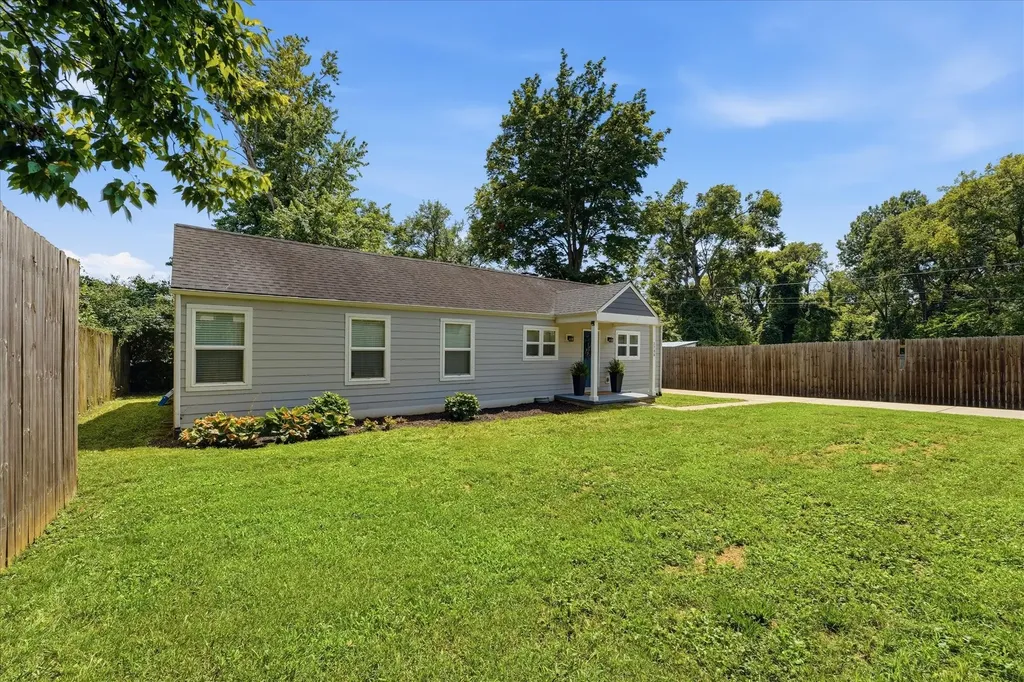 2706B Brunswick Drive Nashville TN 37207