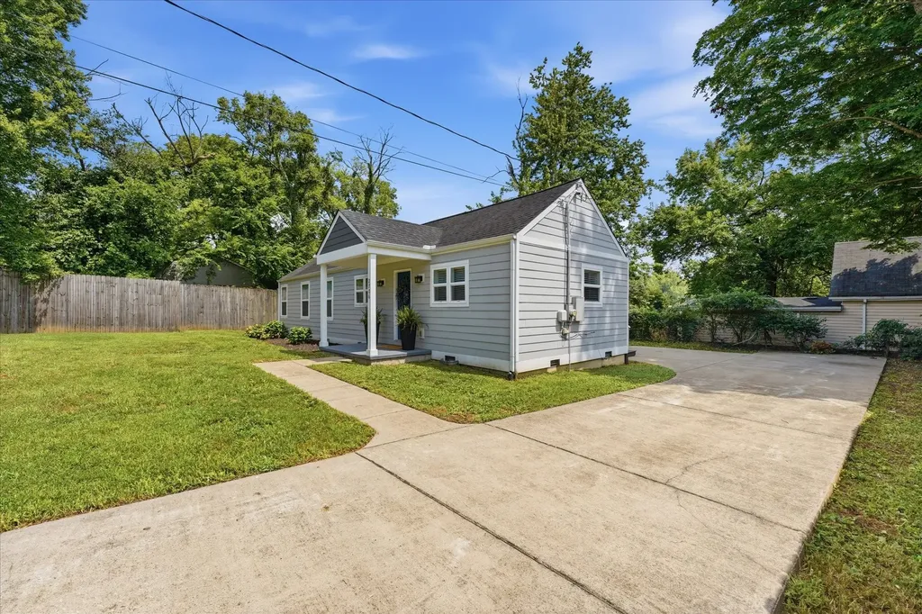 2706B Brunswick Drive Nashville TN 37207