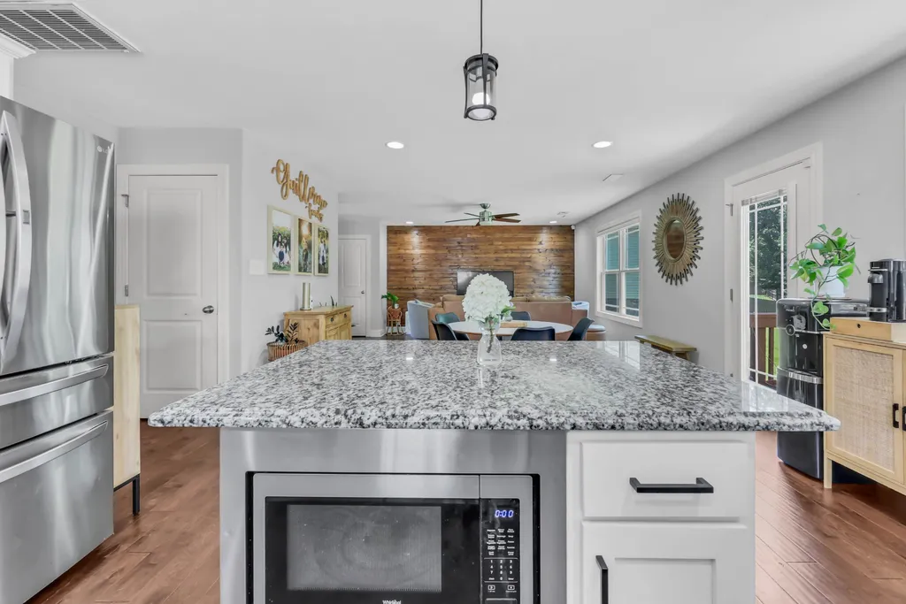 2594 Alex Overlook Way Clarksville TN 37043