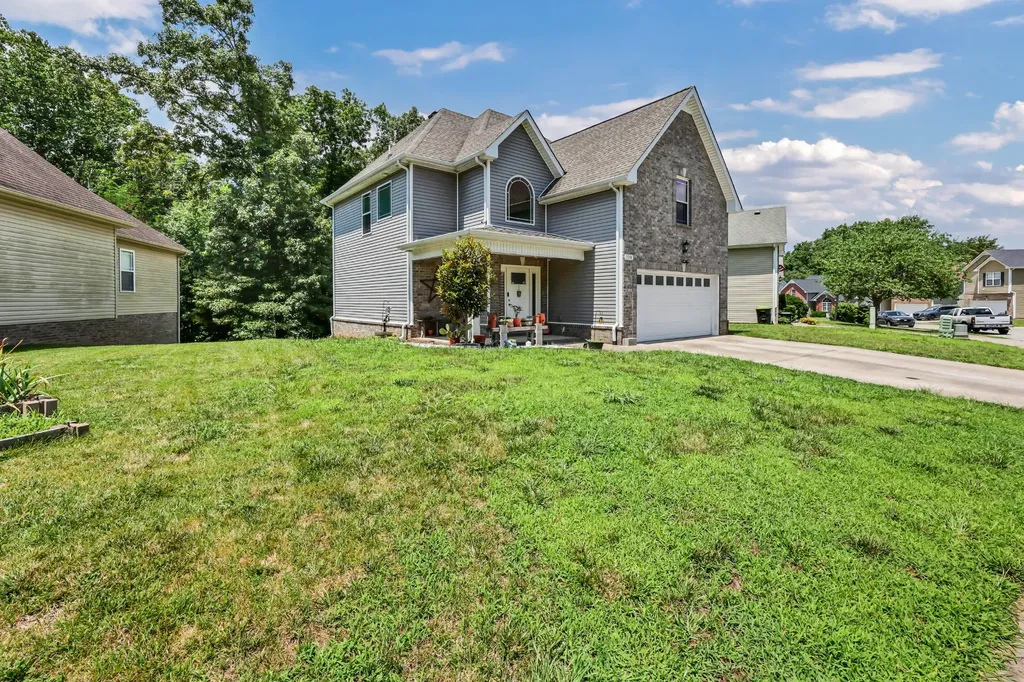 2594 Alex Overlook Way Clarksville TN 37043