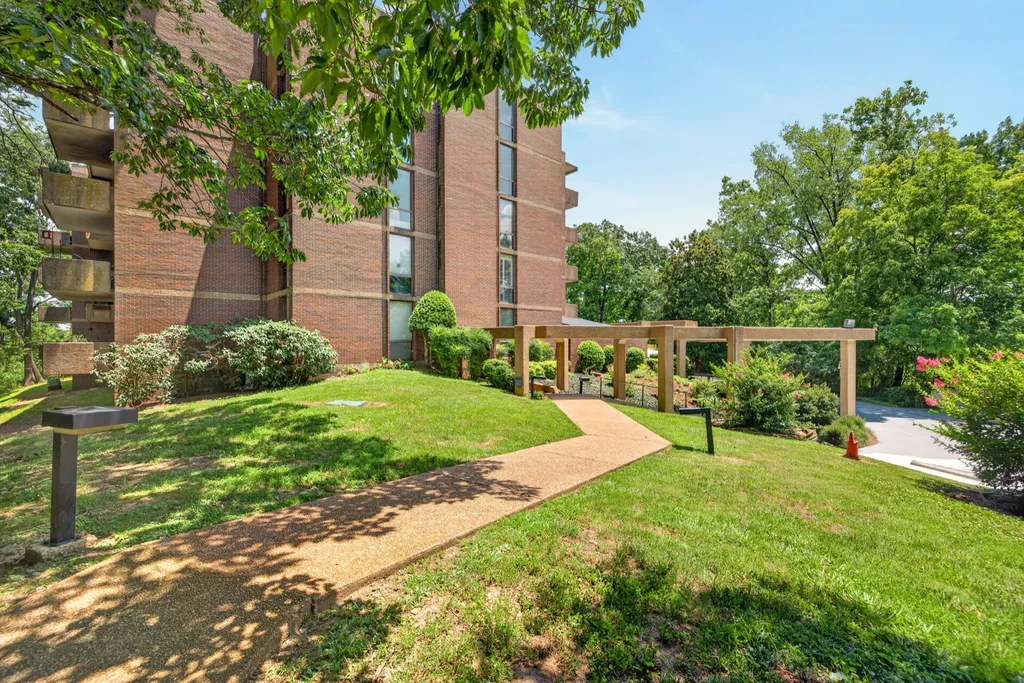 153 Harpeth Trace Summit Nashville TN 37221