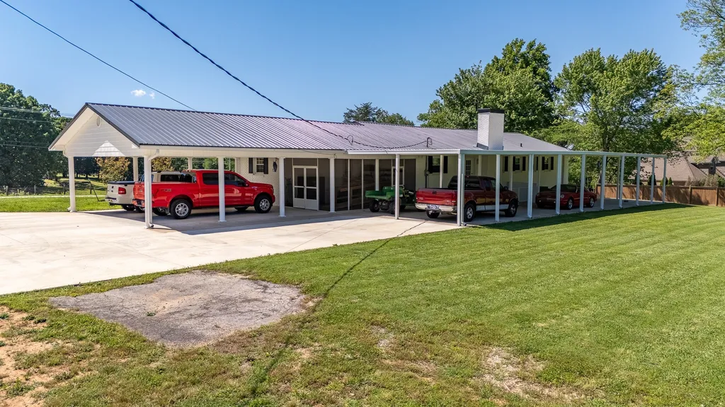 1448 Baker Lane Lawrenceburg TN 38464
