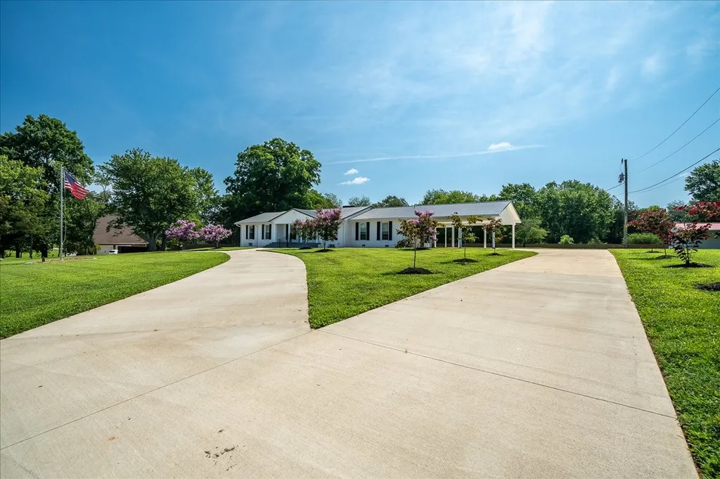 1448 Baker Lane Lawrenceburg TN 38464