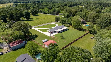 1448 Baker Lane Lawrenceburg TN 38464