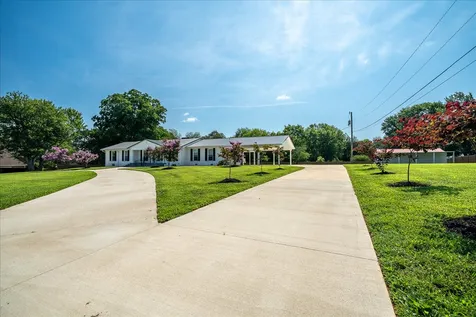 1448 Baker Lane Lawrenceburg TN 38464