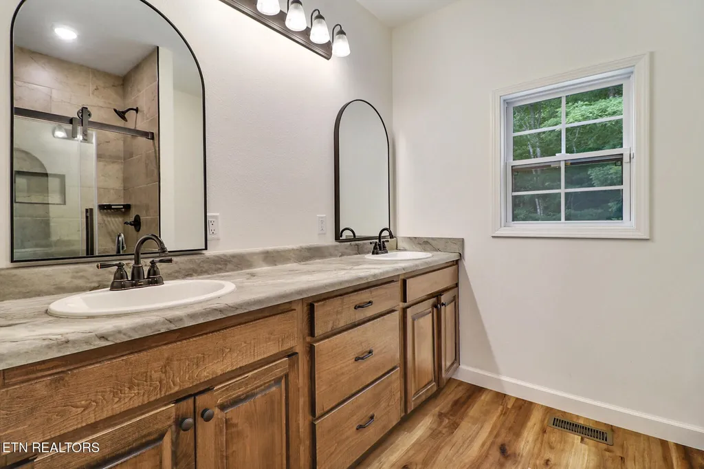 528 St Anthony Drive Jamestown TN 38556