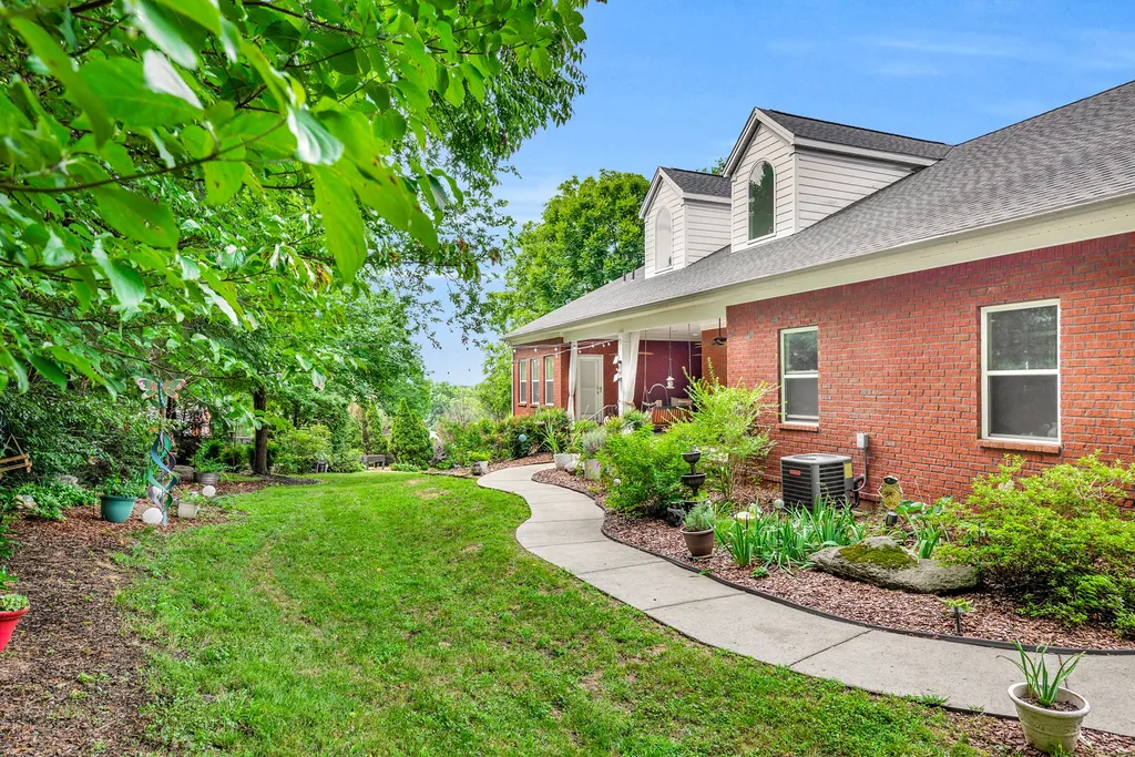 1345 Standing Stone Circle Columbia TN 38401