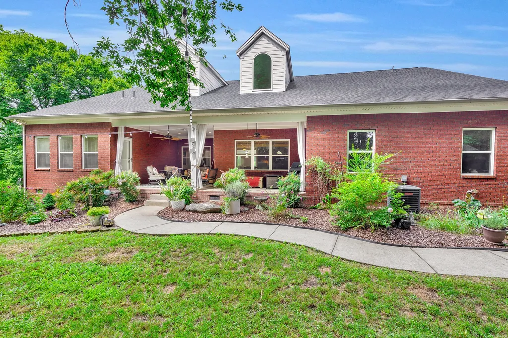 1345 Standing Stone Circle Columbia TN 38401
