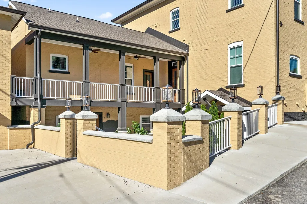 638 Madison Street Clarksville TN 37040