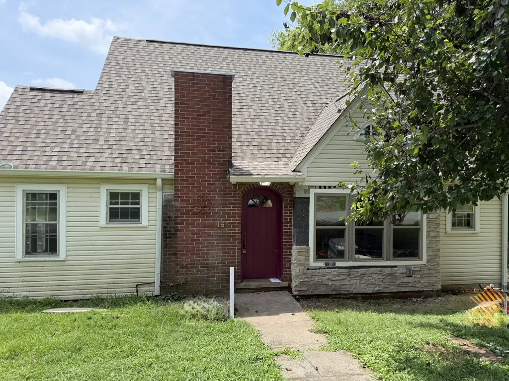 165 W Walnut Street Erin TN 37061