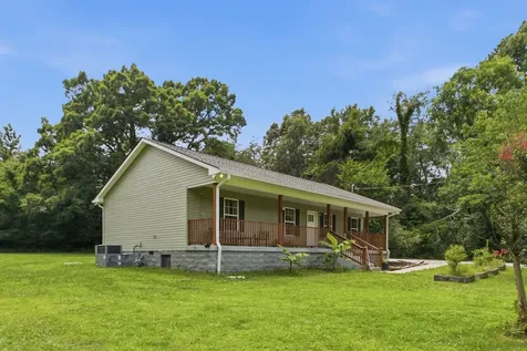 8252 Pinewood Road Nunnelly TN 37137