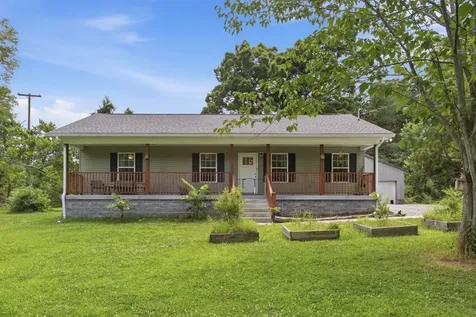 8252 Pinewood Road Nunnelly TN 37137