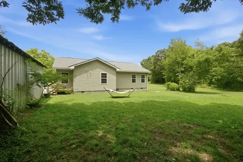 8252 Pinewood Road Nunnelly TN 37137