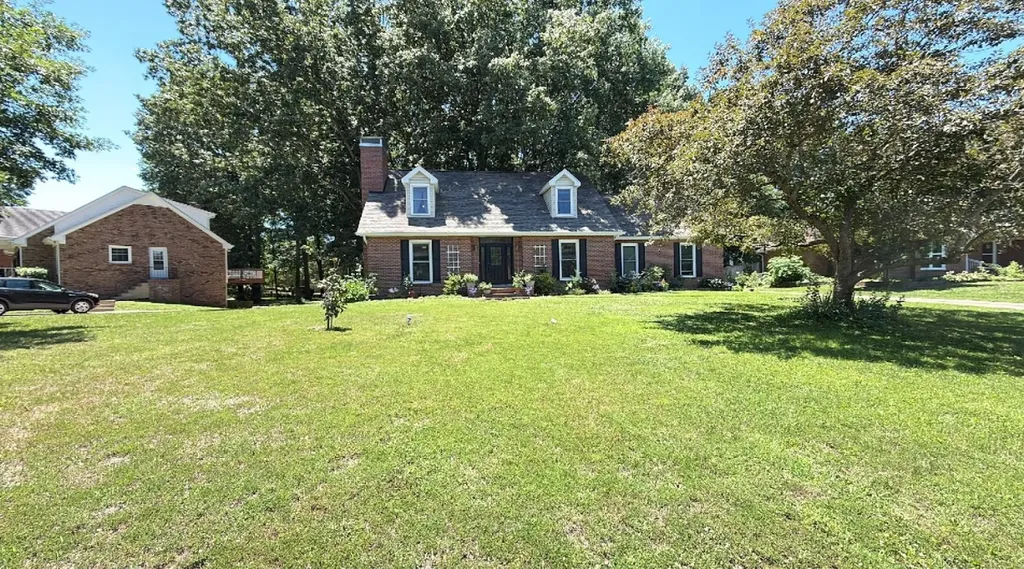 225 Longwood Ln, NE Clarksville TN 37043