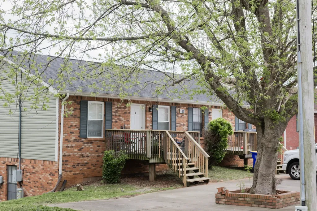 141 Darlene Clarksville TN 37042