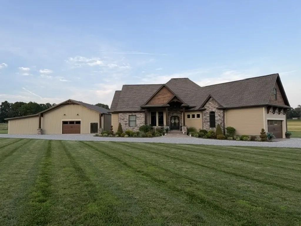 1261 Highway 48, S Dickson TN 37055