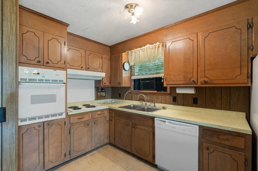 7436 Johnny Crow Road Lyles TN 37098