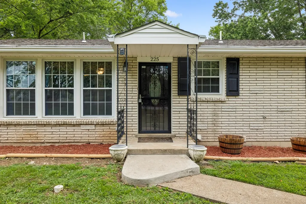225 Bonnafield Drive Hermitage TN 37076