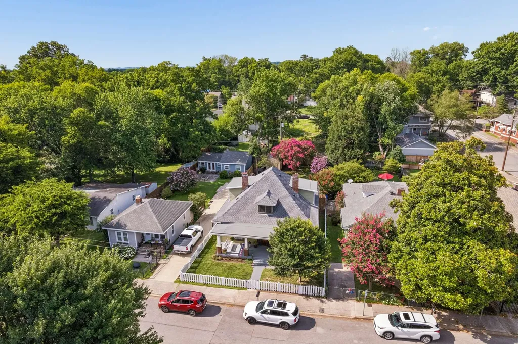 1027 Chicamauga Avenue Nashville TN 37206