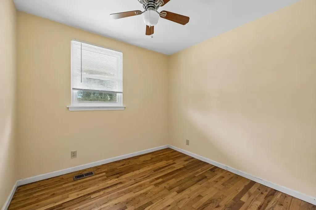 464 E Thompkins Lane Clarksville TN 37043