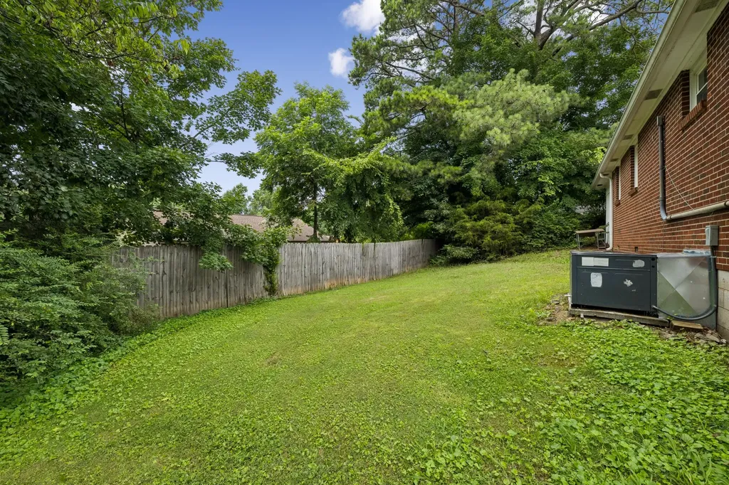 464 E Thompkins Lane Clarksville TN 37043