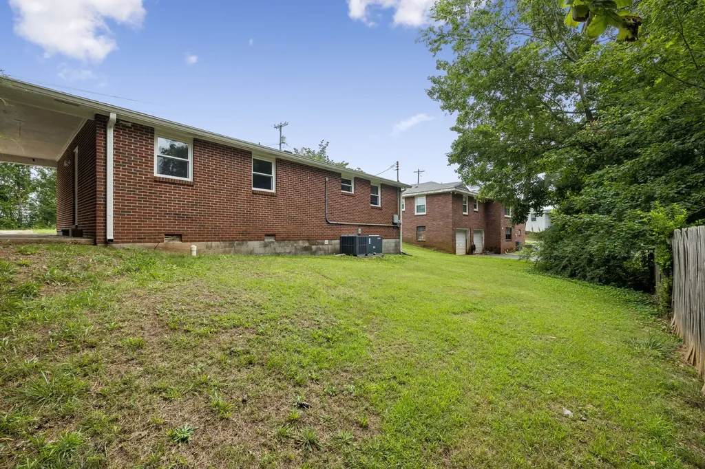 464 E Thompkins Lane Clarksville TN 37043