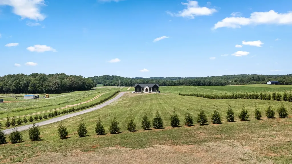 6954 Shebyville Road Morrison TN 37357