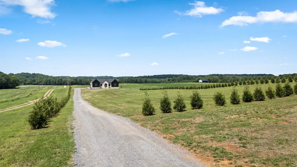 6954 Shebyville Road Morrison TN 37357