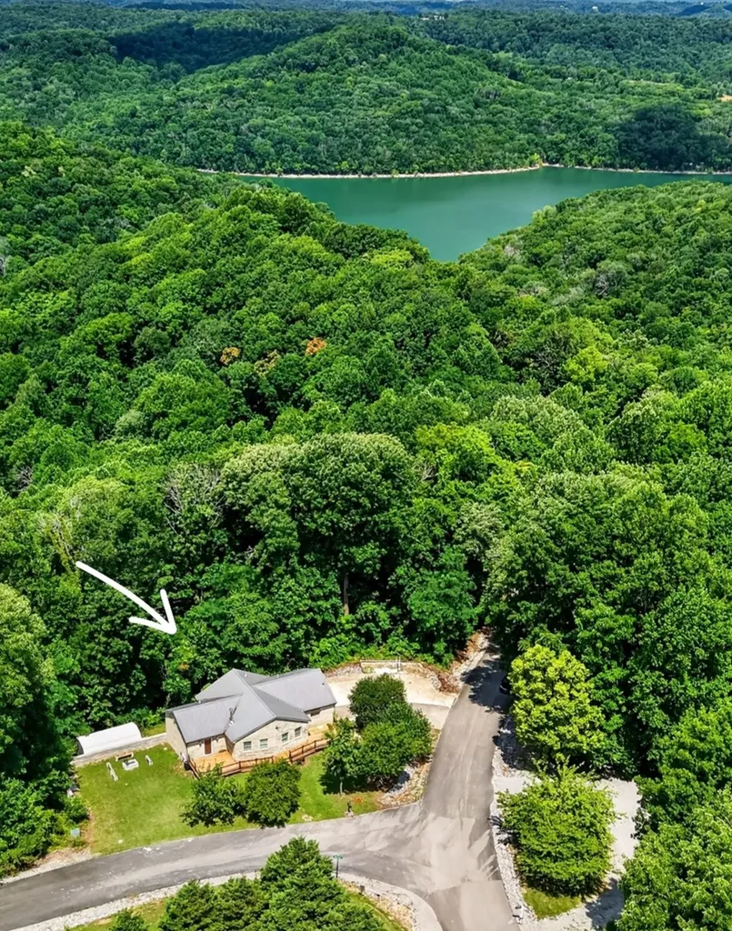302 Swiper Drive Smithville TN 37166