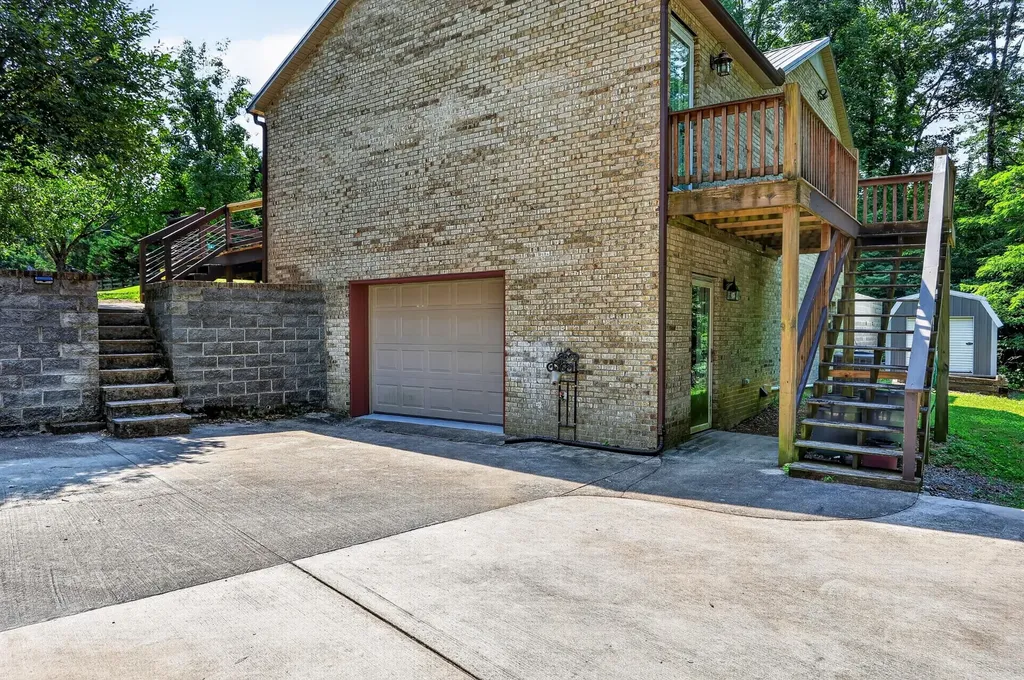 302 Swiper Drive Smithville TN 37166
